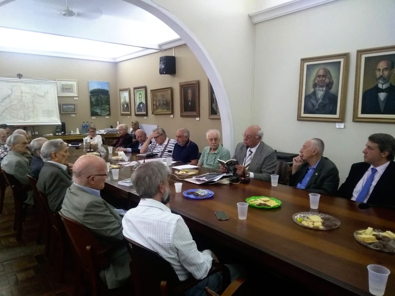 Presidente da AMAPAR participa de reunião do Instituto Histórico e Geográfico do Paraná