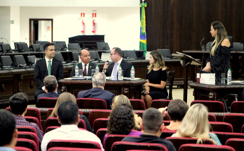 Diretores recepcionam cursistas da EMAP com aula magna do desembargador Clayton Maranhão