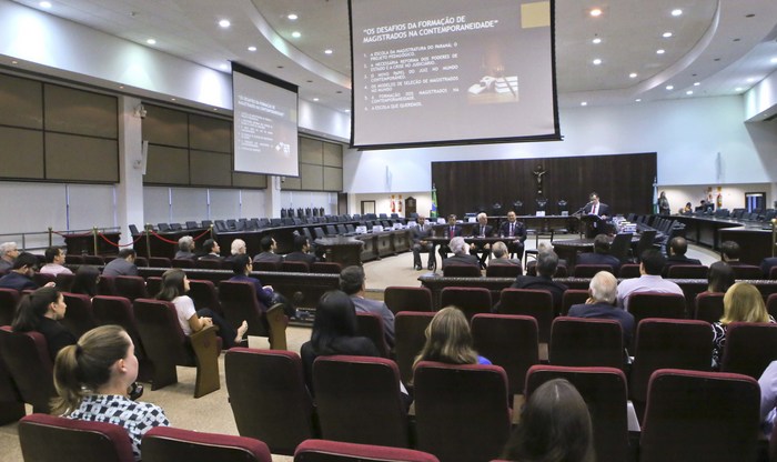 Diretor-geral da EMAP ressalta o atual papel do juiz na sociedade durante aula magna da instituição 