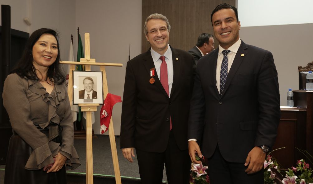 AMAPAR faz o descerramento de fotografia e entrega de comenda ao presidente honorário, Geraldo Dutra de Andrade Neto