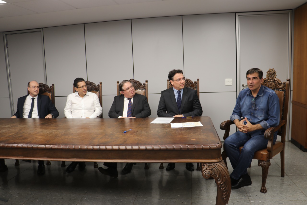 Amapar assina escritura pública de reversão do terreno da sede de Londrina 