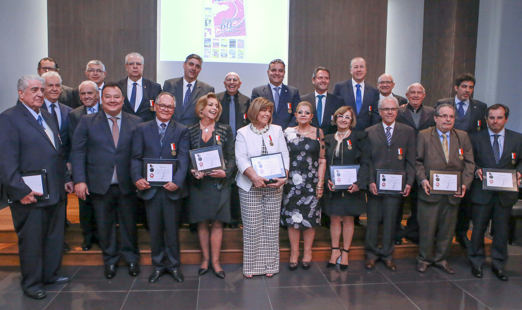 AMAPAR faz noite de celebração com a entrega da medalha Antônio Franco Ferreira da Costa e lançamentos de revista e de selo comemorativos